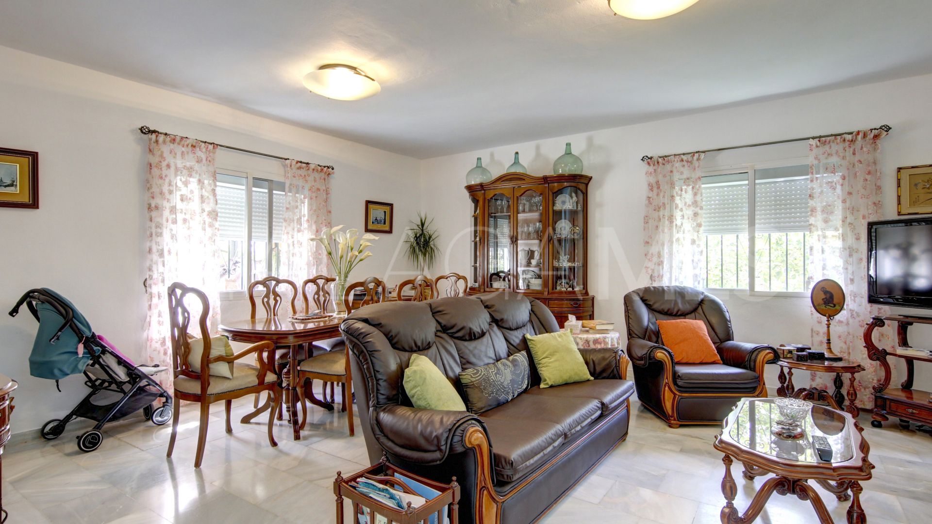 Landhaus for sale in Estepona