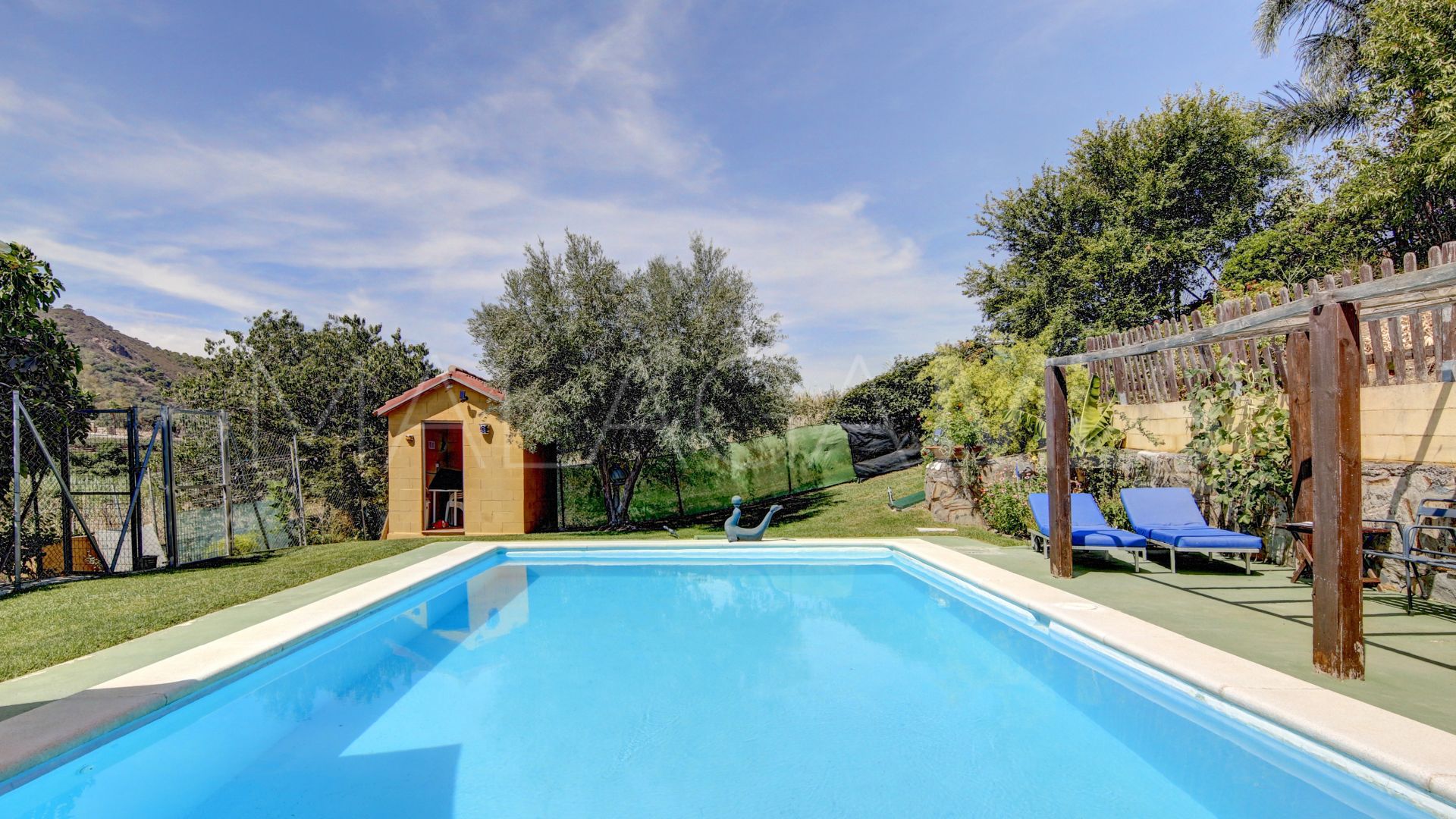Landhaus for sale in Estepona