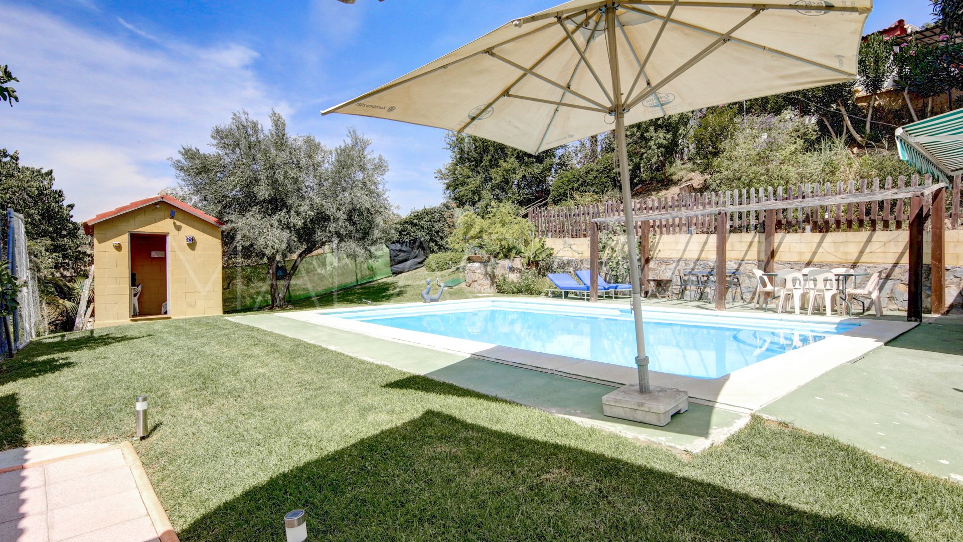 Landhaus for sale in Estepona