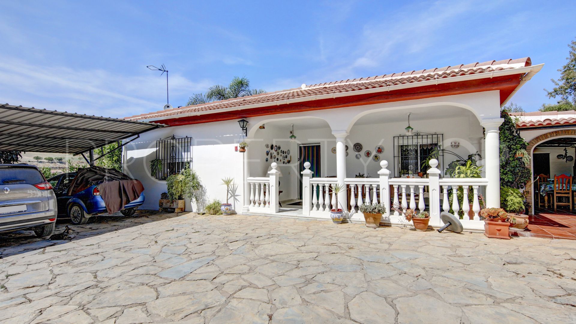 Casa de campo de 6 dormitorios a la venta en Estepona
