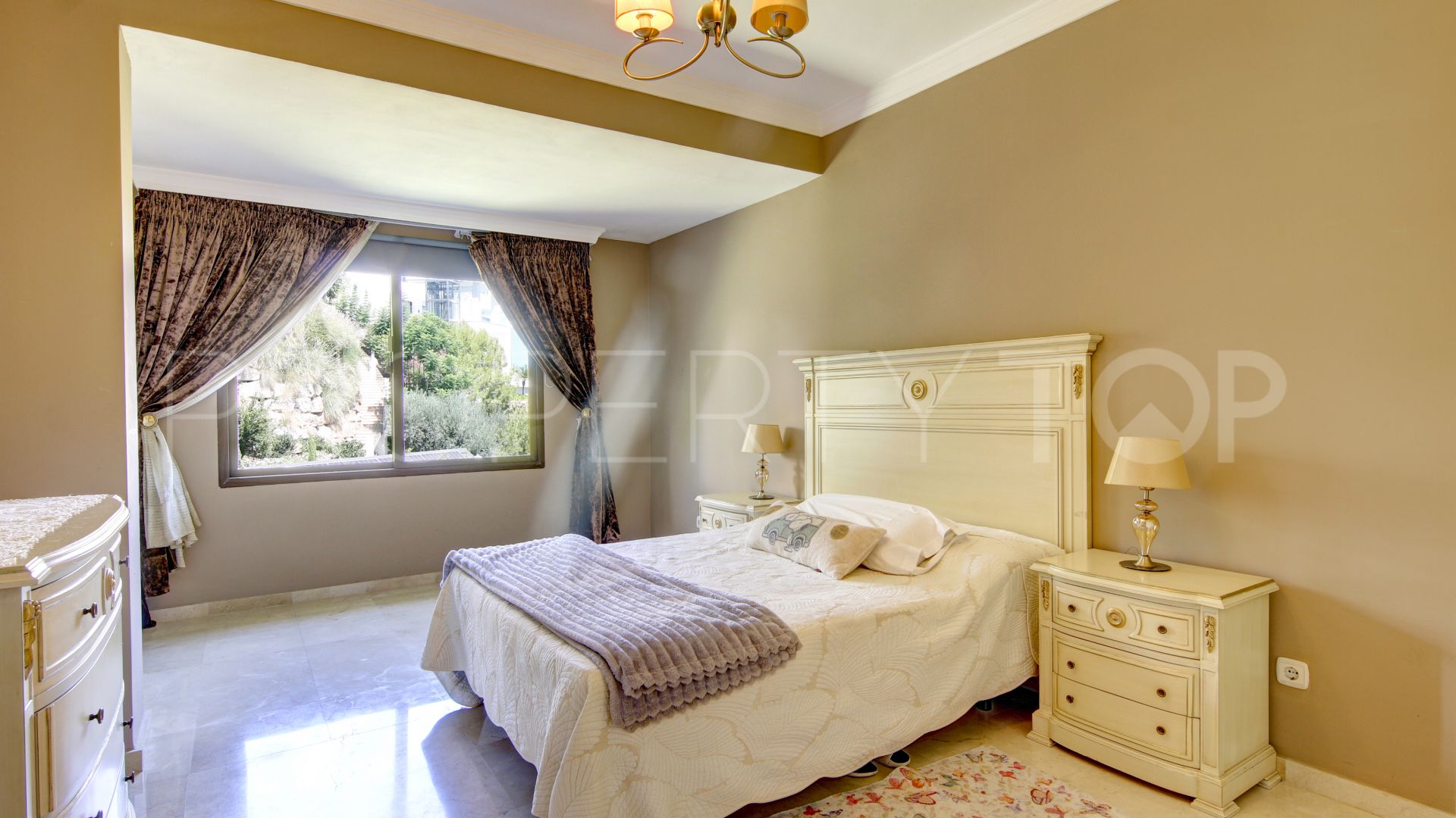 Villa de 6 dormitorios en venta en Altos del Paraiso