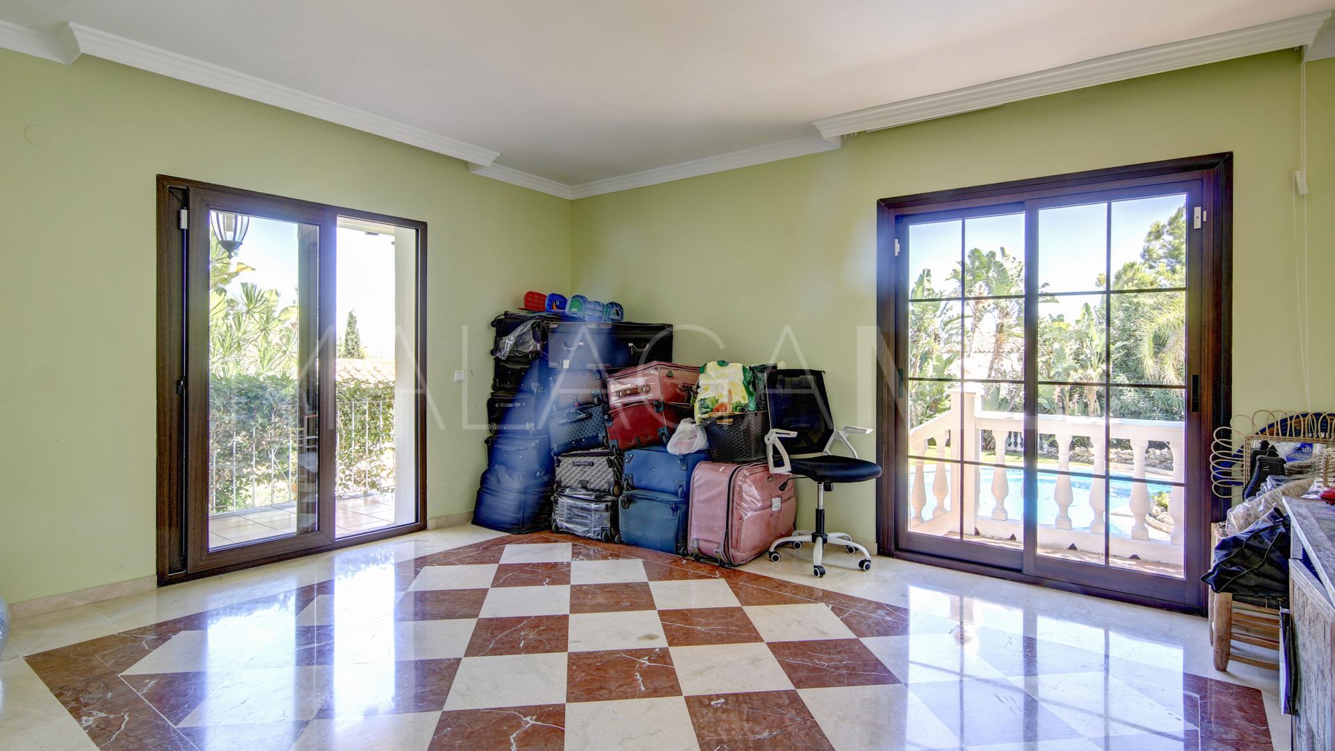 Villa de 6 bedrooms for sale in Altos del Paraiso