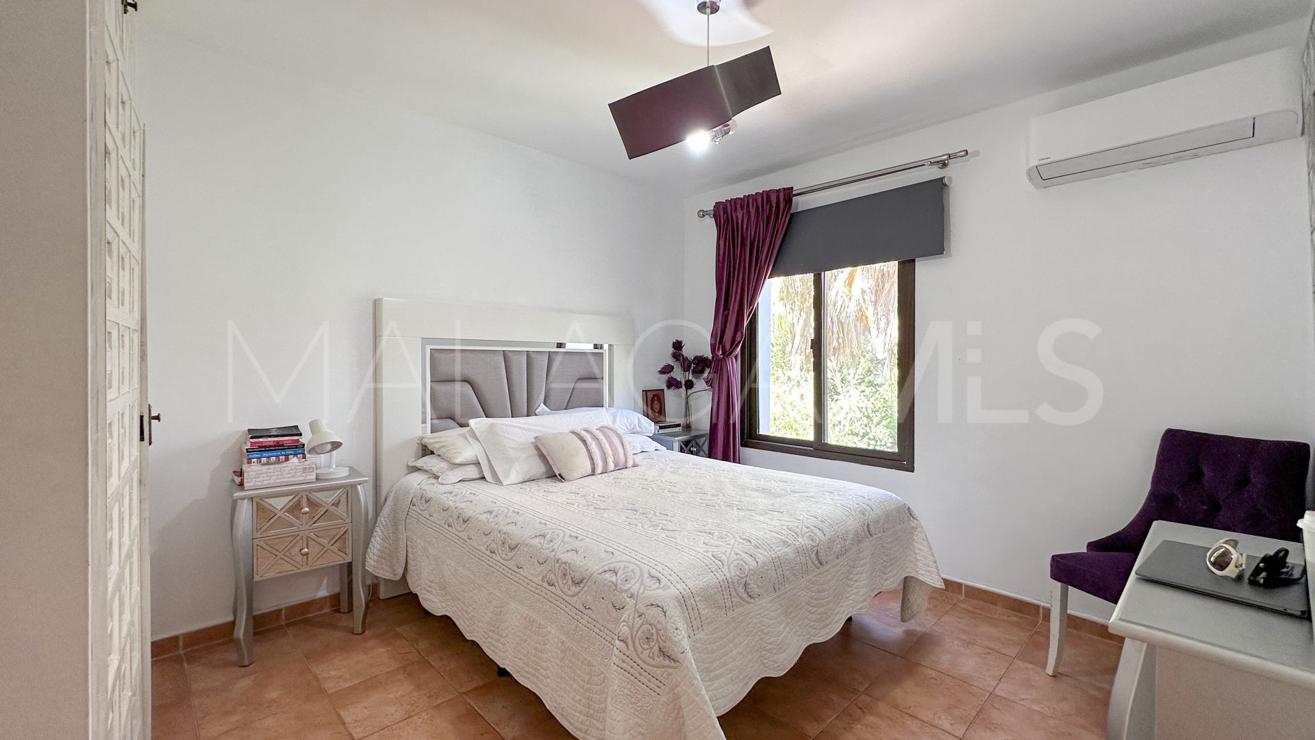 Villa de 6 bedrooms for sale in Altos del Paraiso