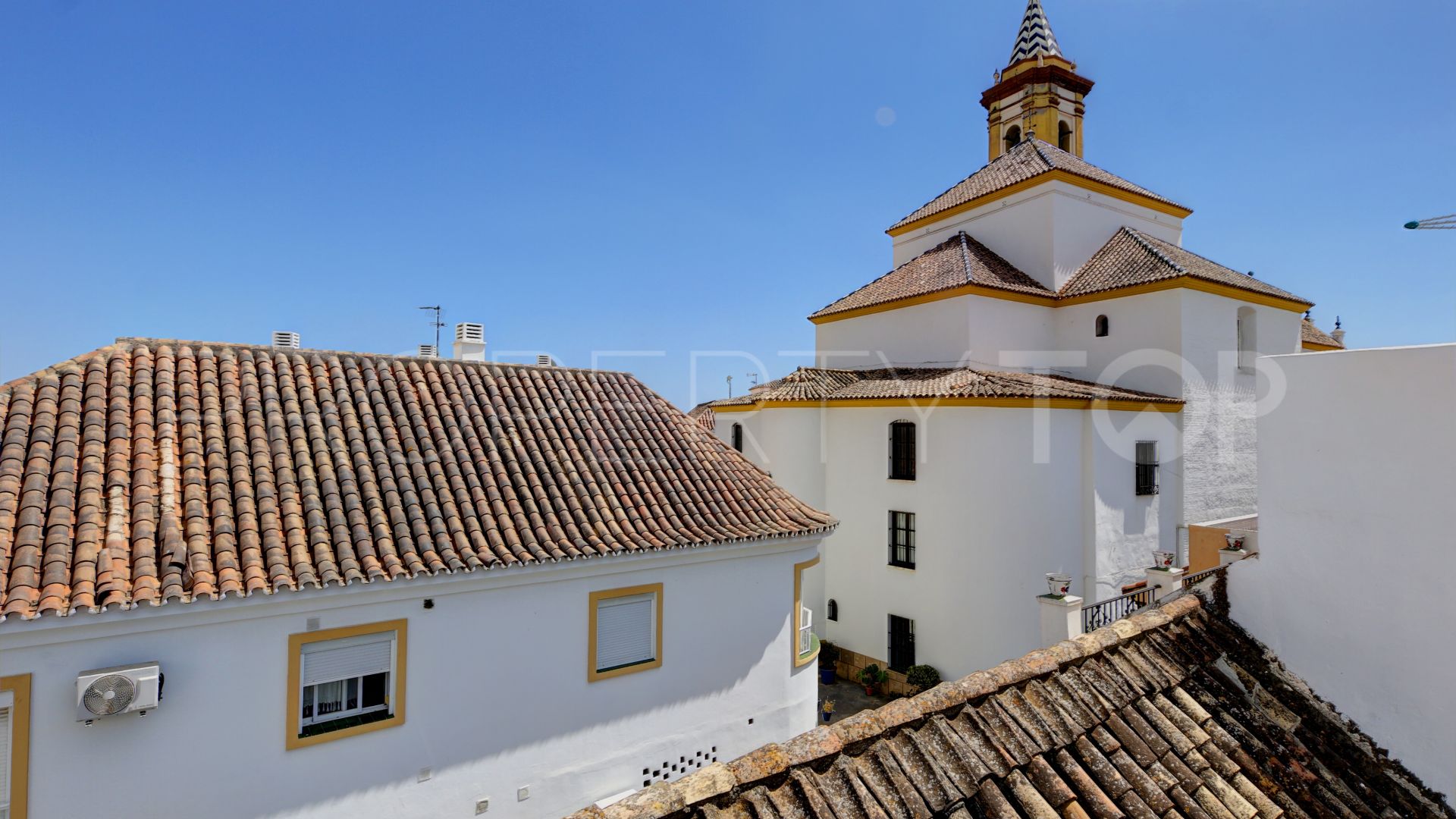 Se vende adosado en Estepona Casco Antiguo con 4 dormitorios