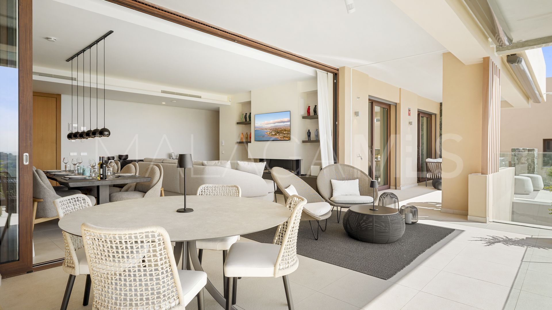 For sale 2 bedrooms apartment in Benahavis