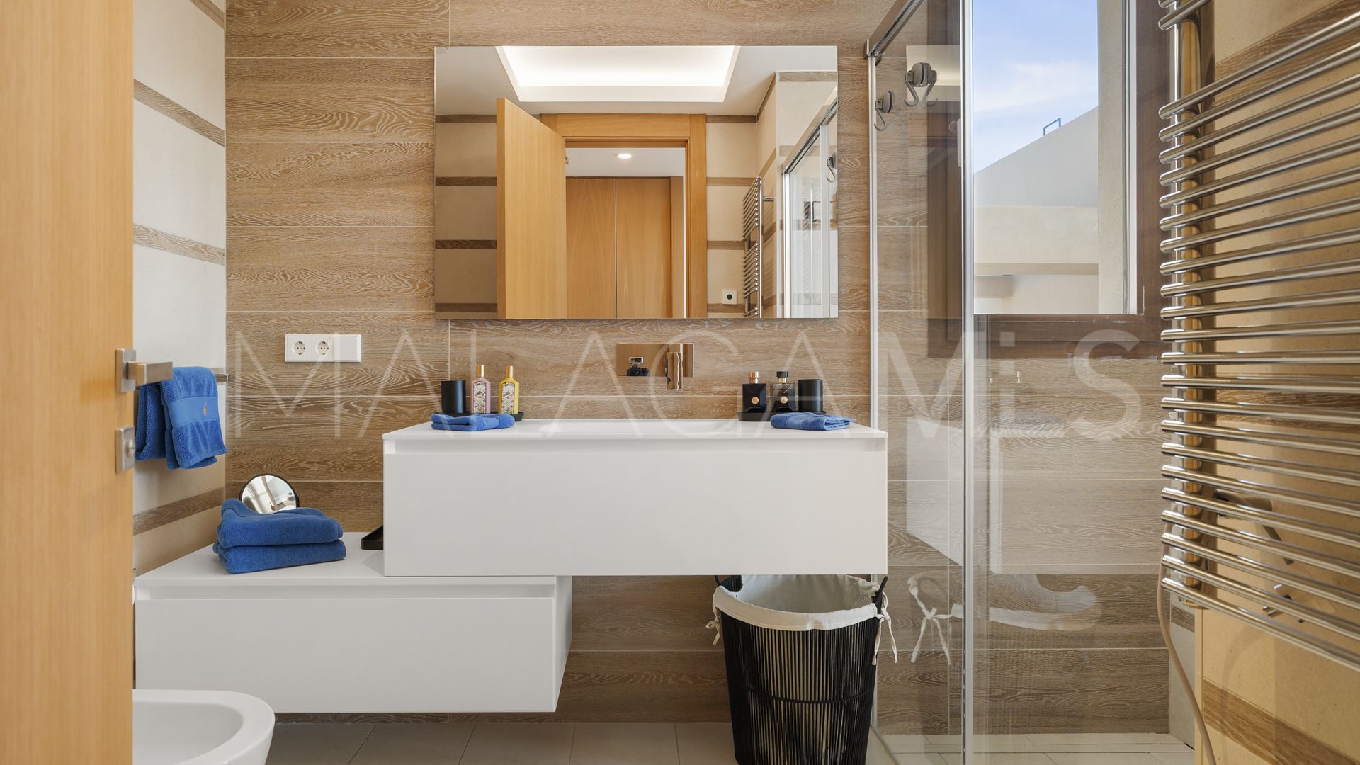For sale 2 bedrooms apartment in Benahavis
