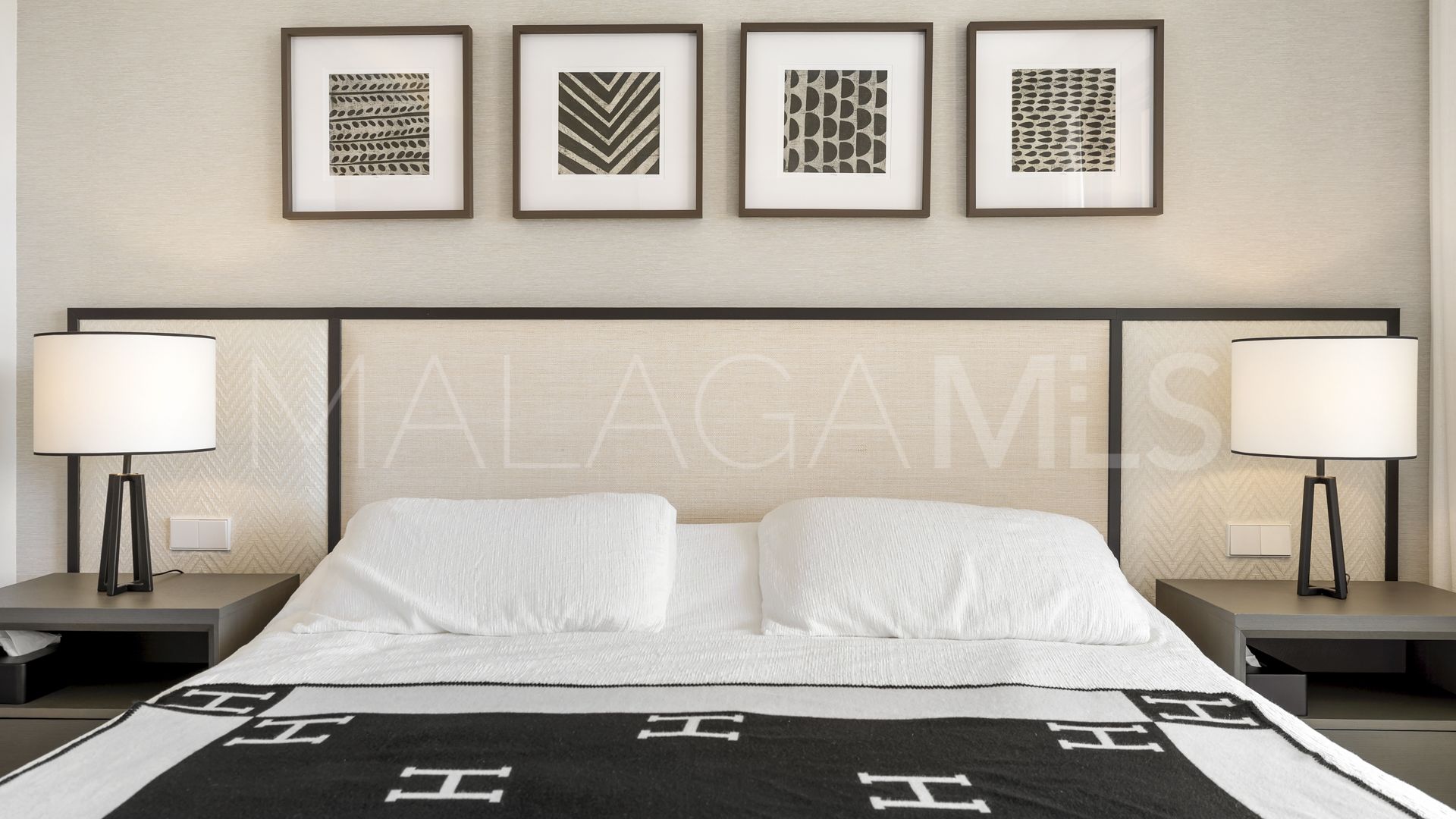 For sale 2 bedrooms apartment in Benahavis