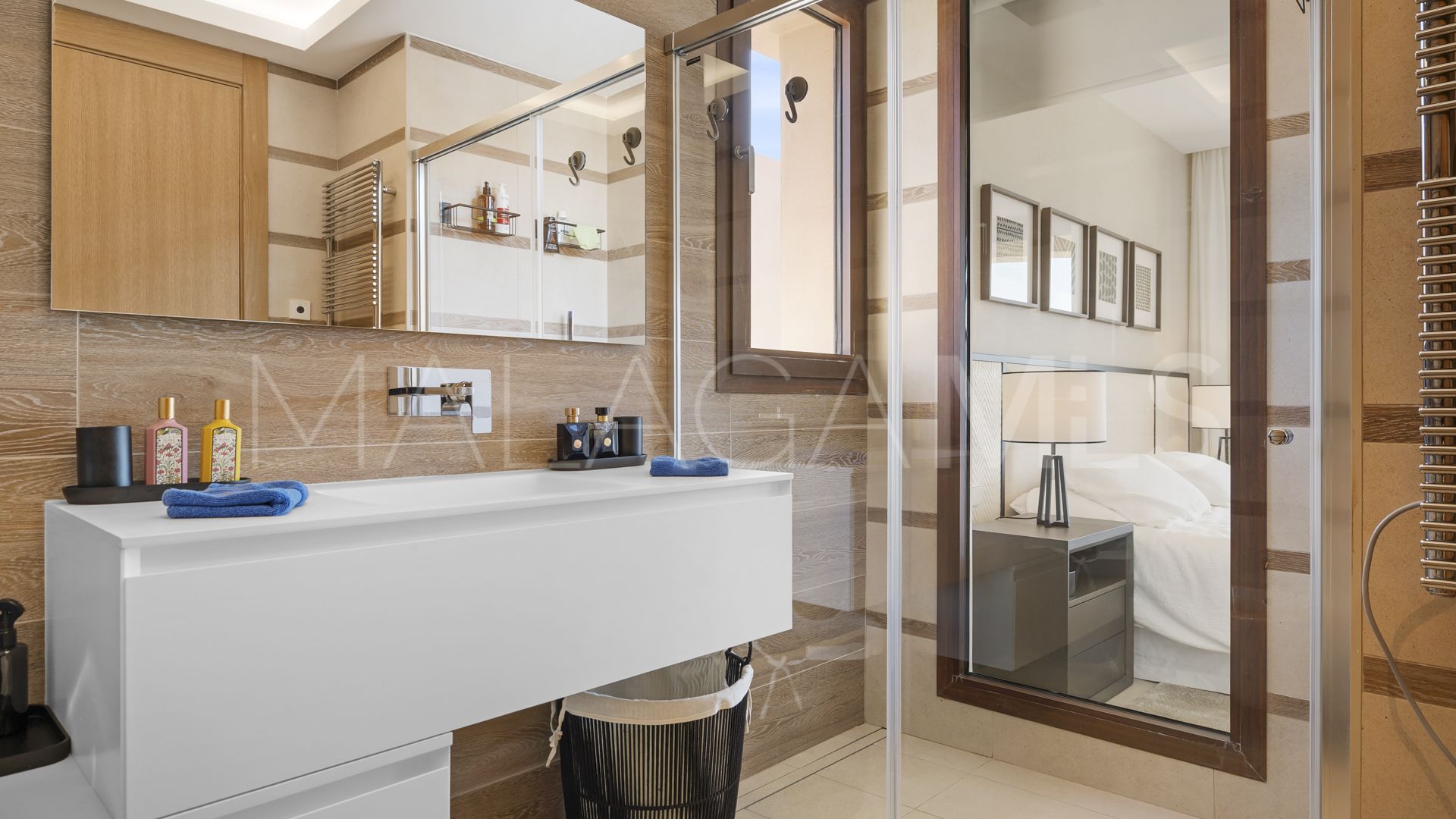 For sale 2 bedrooms apartment in Benahavis