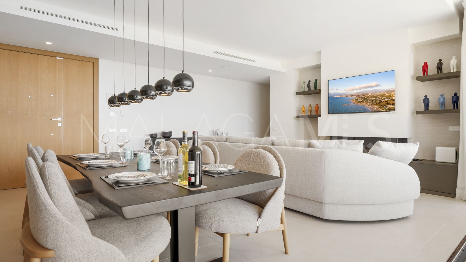 For sale 2 bedrooms apartment in Benahavis