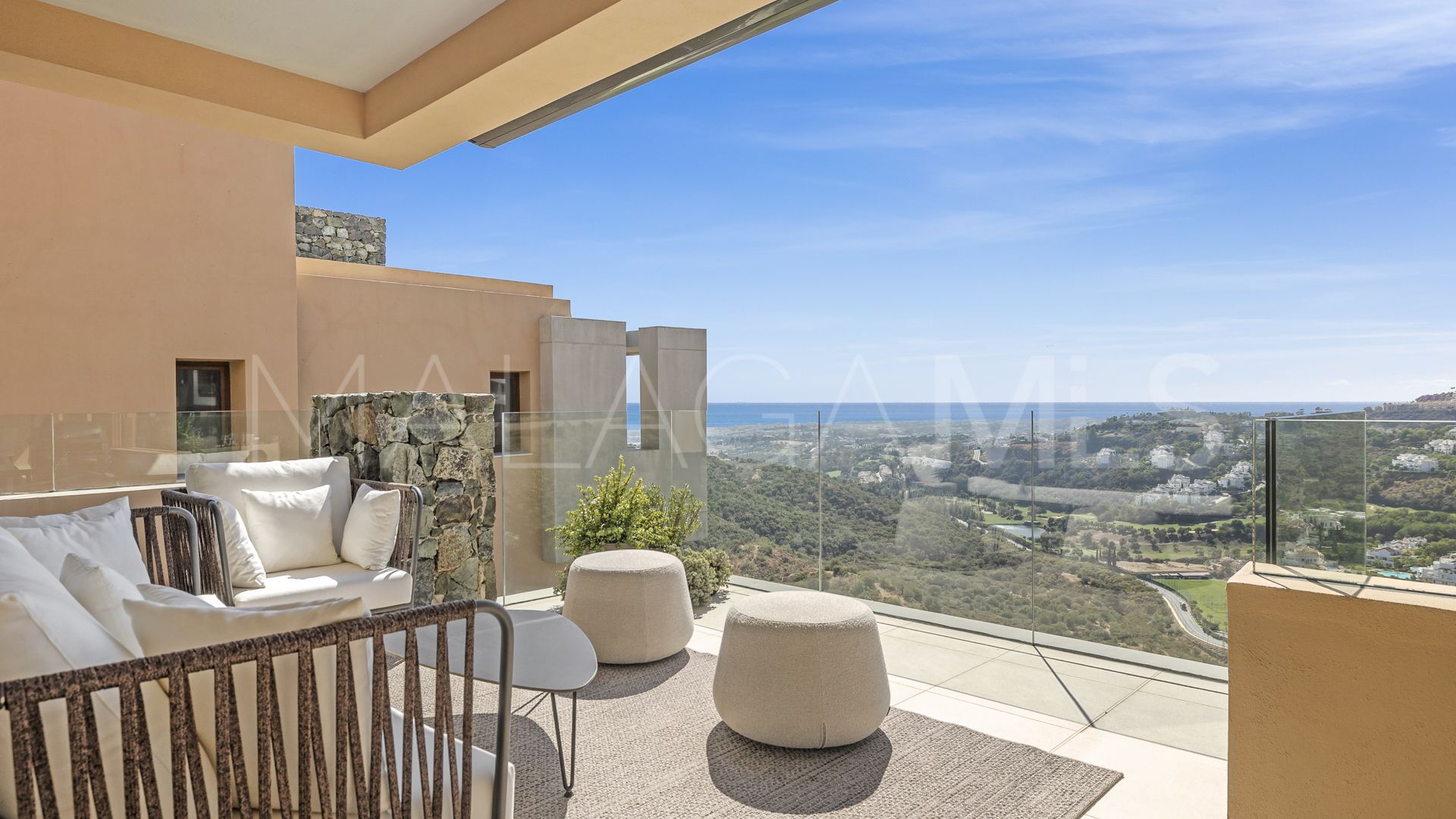 For sale 2 bedrooms apartment in Benahavis
