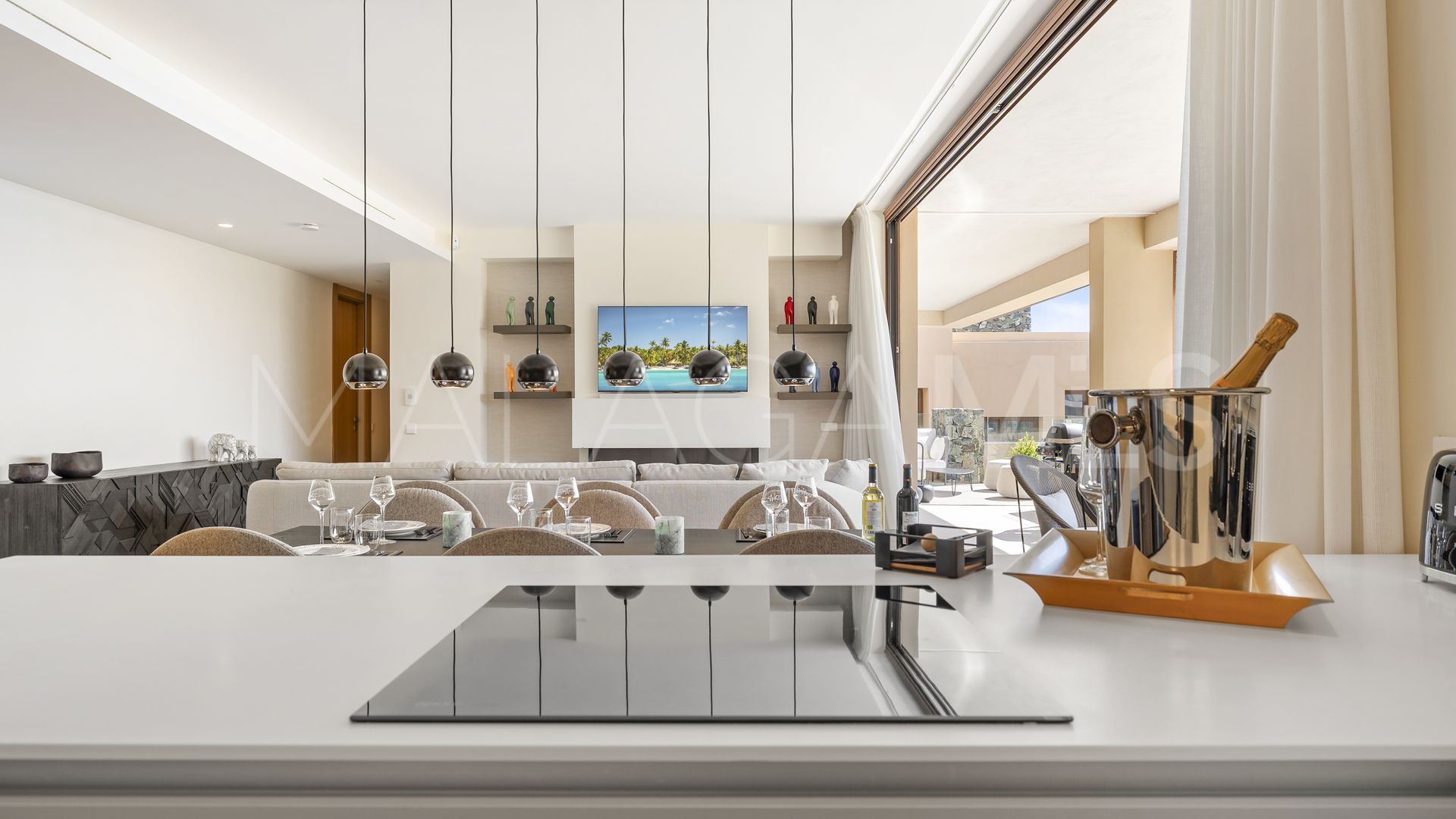 For sale 2 bedrooms apartment in Benahavis