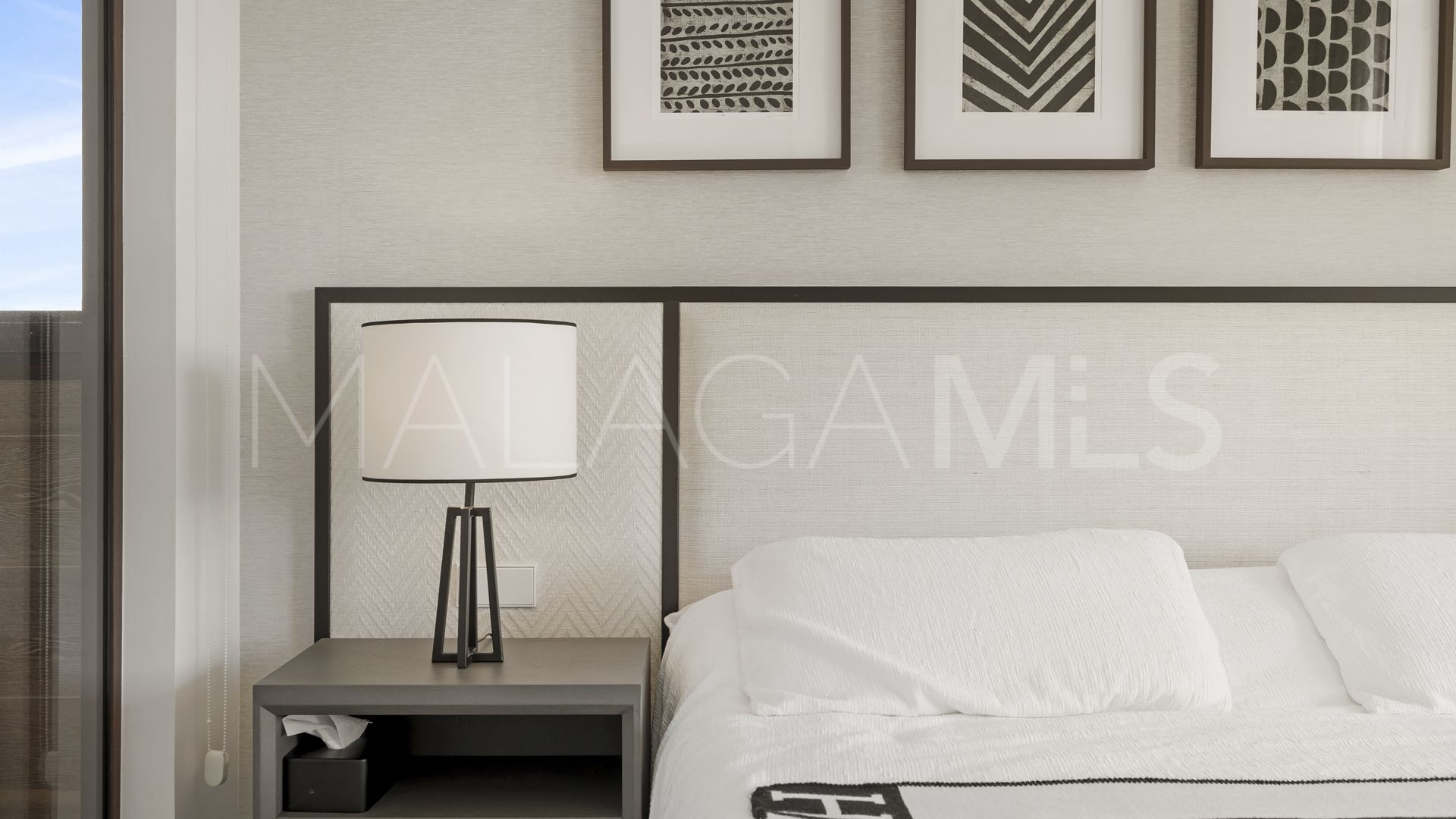 For sale 2 bedrooms apartment in Benahavis