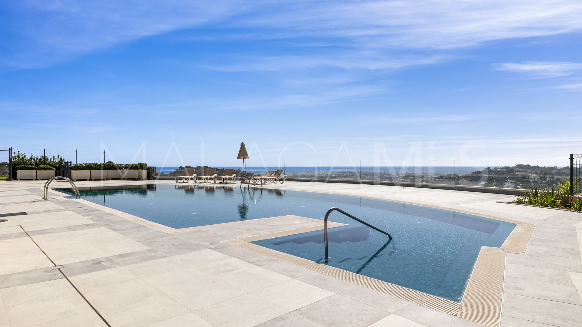 For sale 2 bedrooms apartment in Benahavis