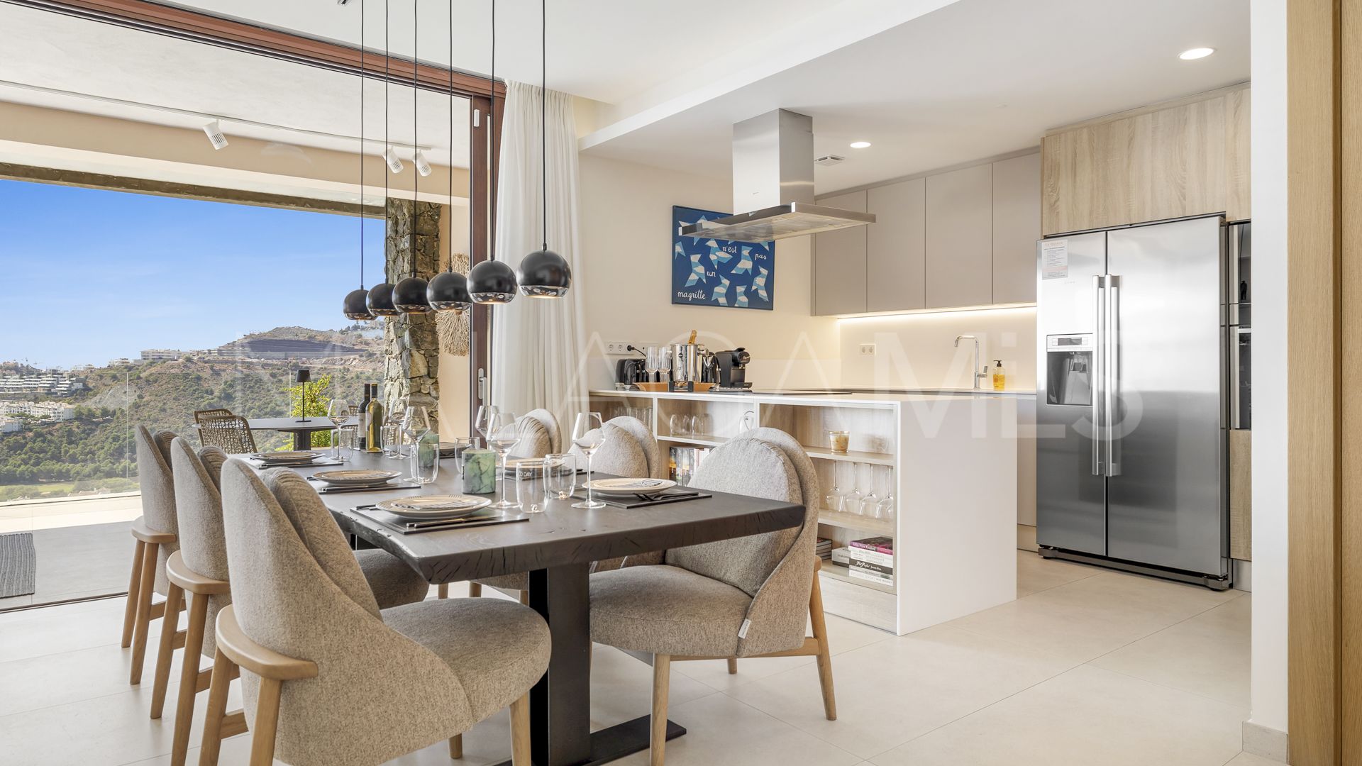For sale 2 bedrooms apartment in Benahavis