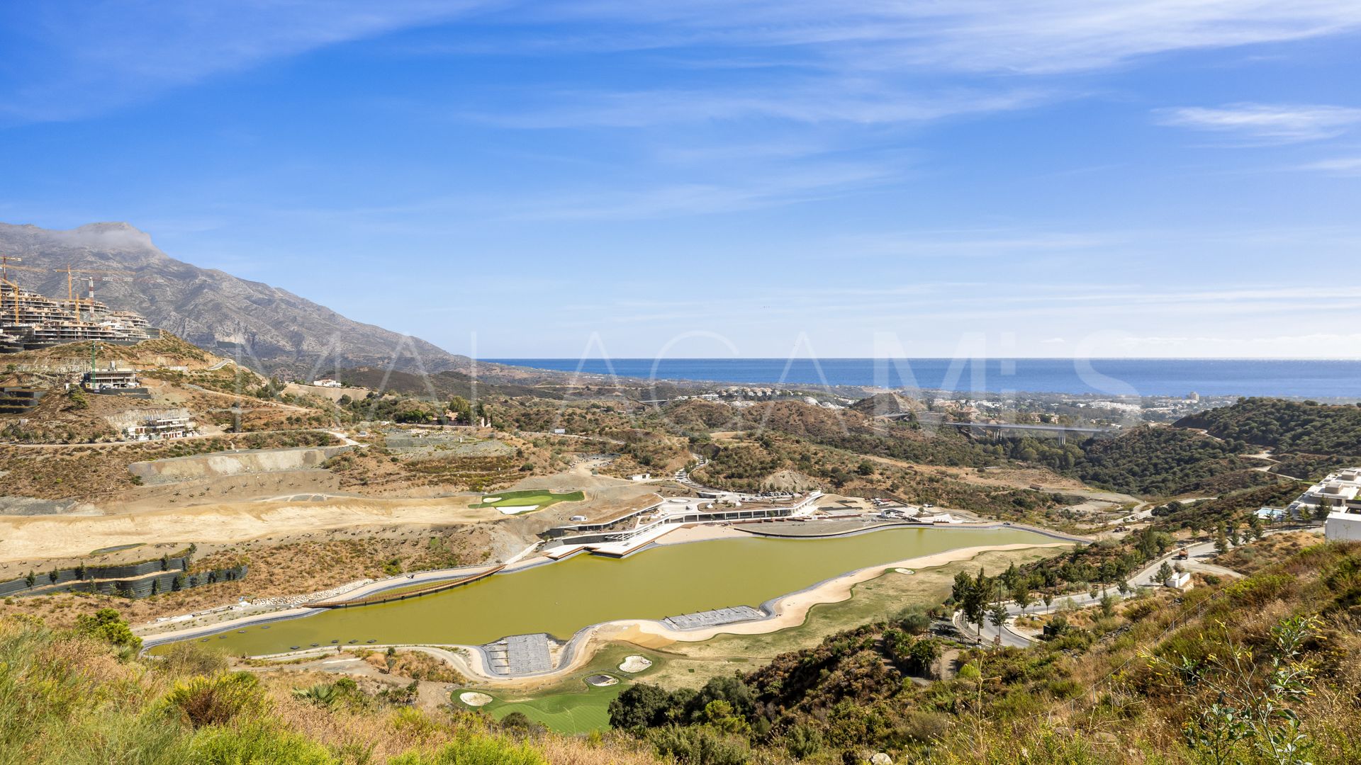 For sale 2 bedrooms apartment in Benahavis