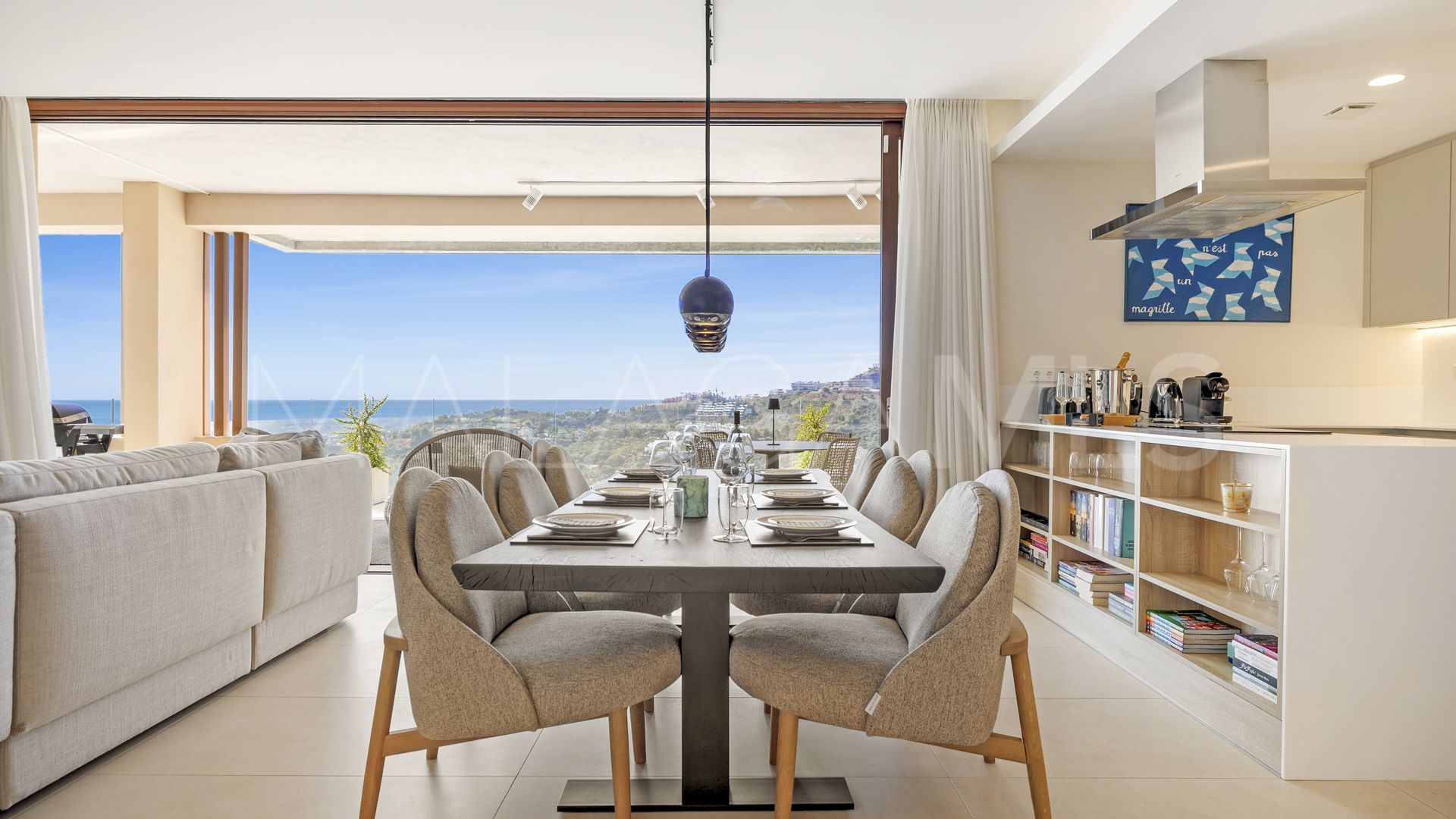 For sale 2 bedrooms apartment in Benahavis