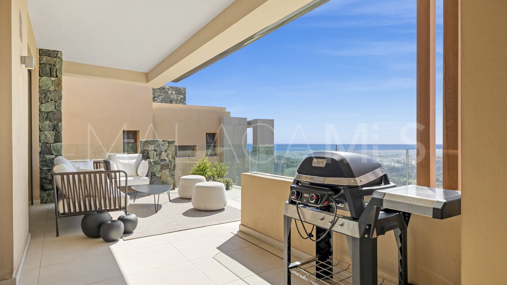 For sale 2 bedrooms apartment in Benahavis