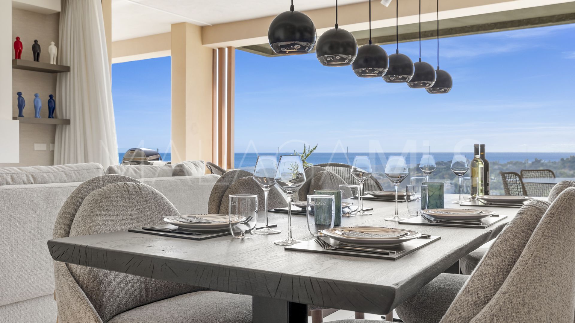 For sale 2 bedrooms apartment in Benahavis
