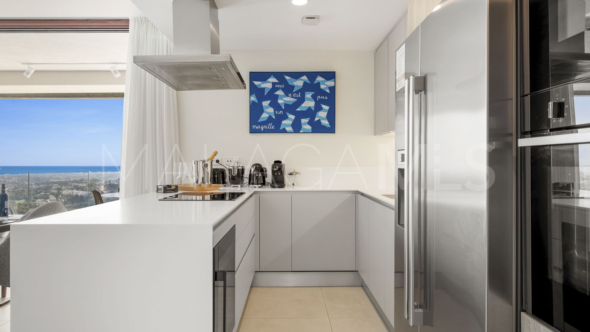 For sale 2 bedrooms apartment in Benahavis