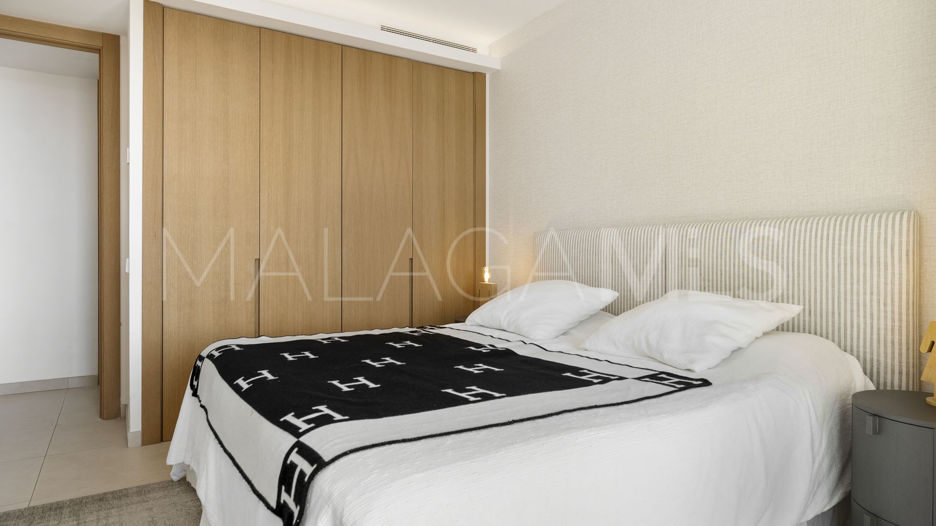 For sale 2 bedrooms apartment in Benahavis