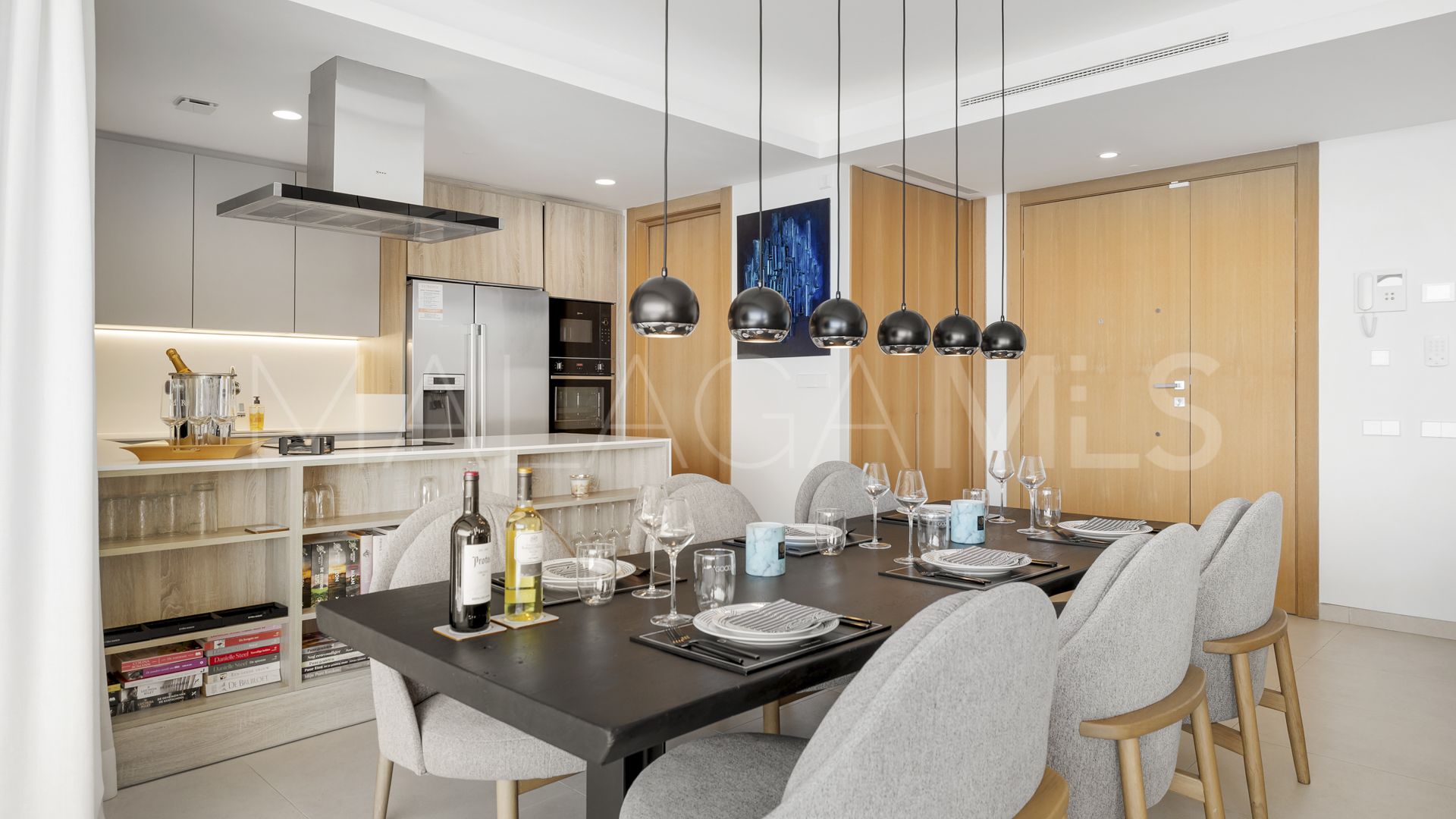 For sale 2 bedrooms apartment in Benahavis