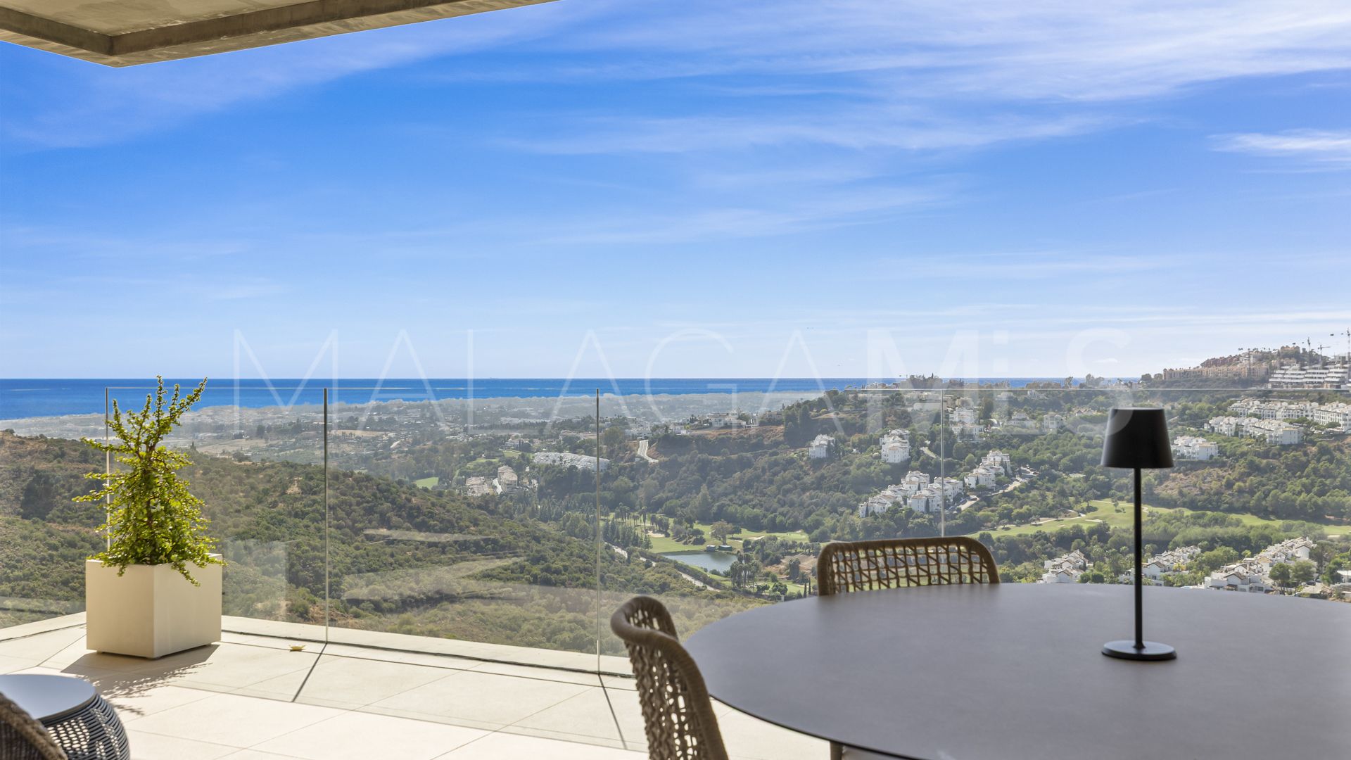 For sale 2 bedrooms apartment in Benahavis