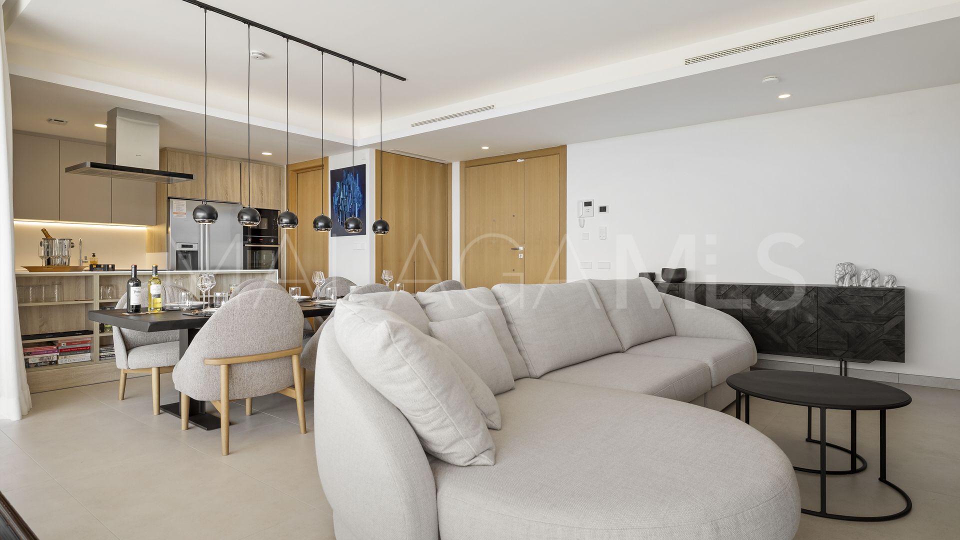 For sale 2 bedrooms apartment in Benahavis
