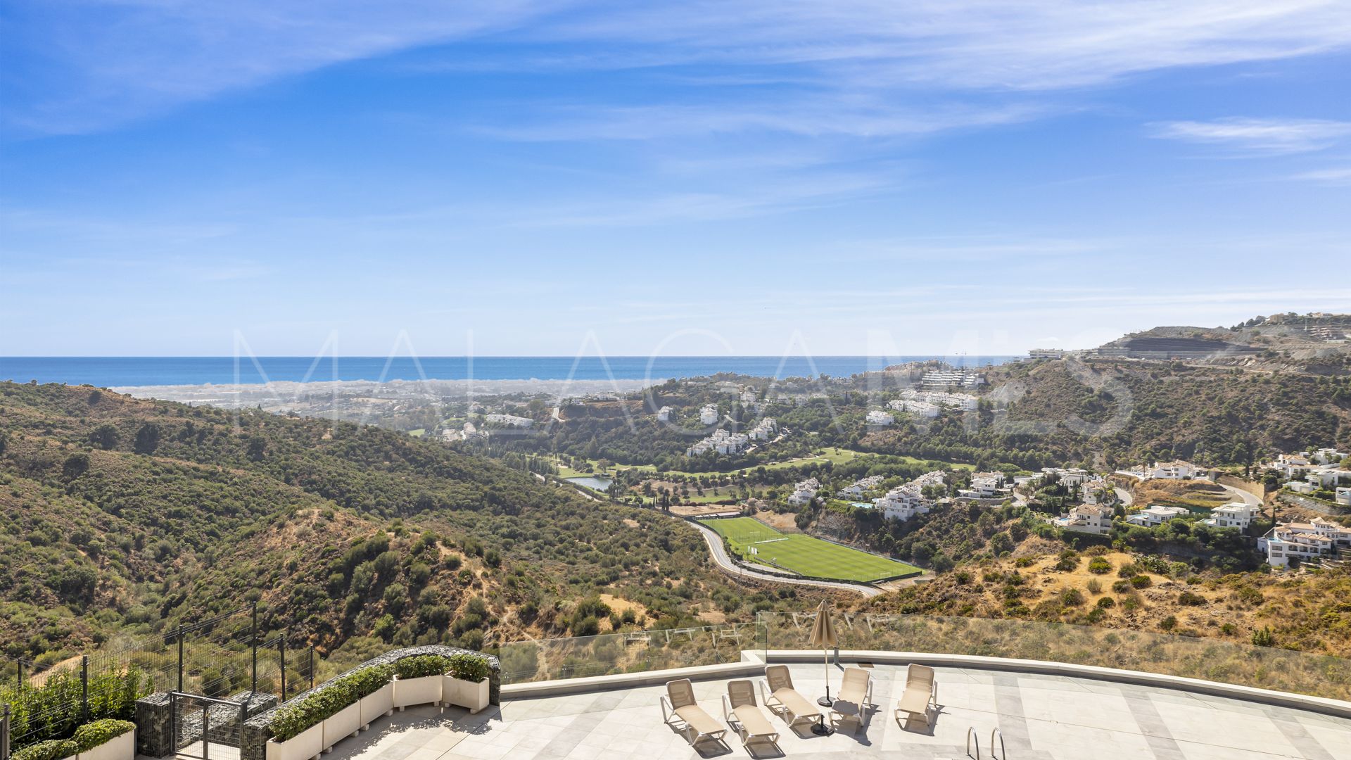 For sale 2 bedrooms apartment in Benahavis