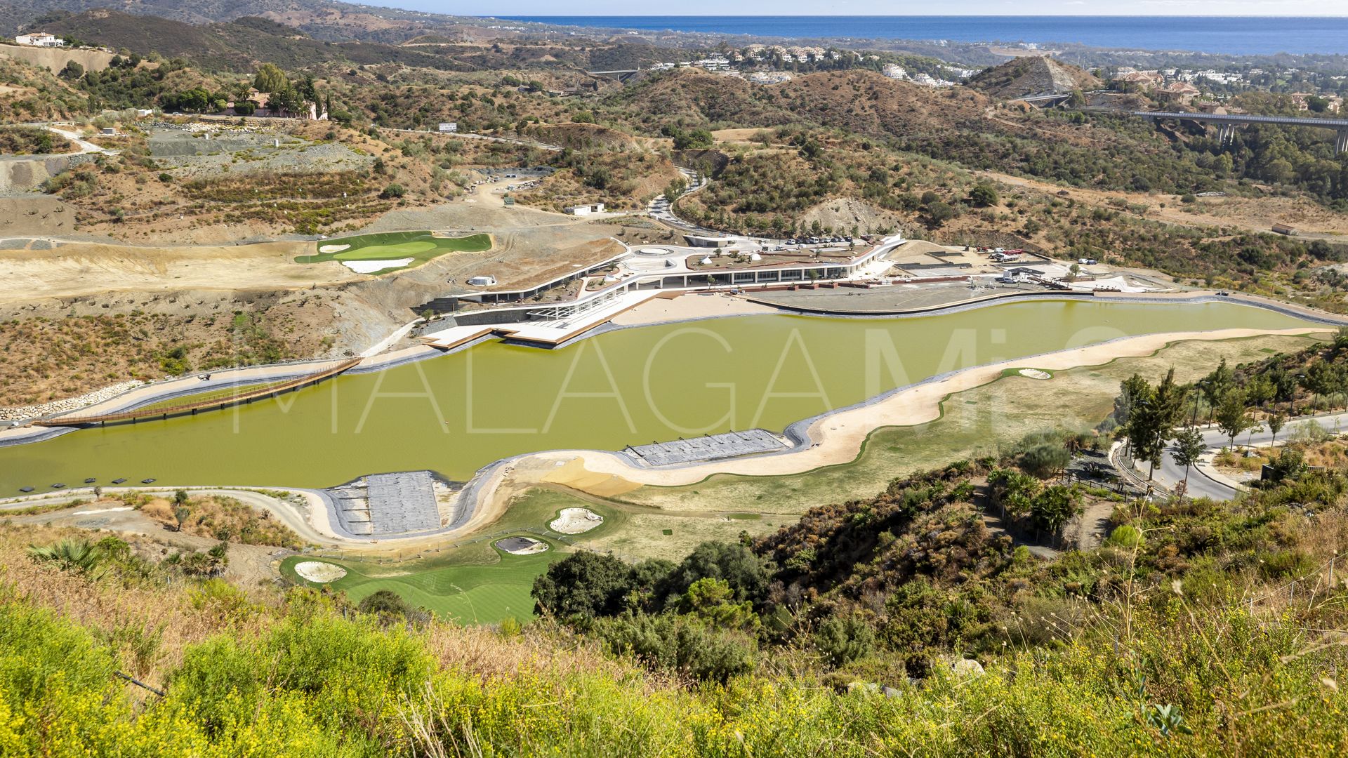 For sale 2 bedrooms apartment in Benahavis