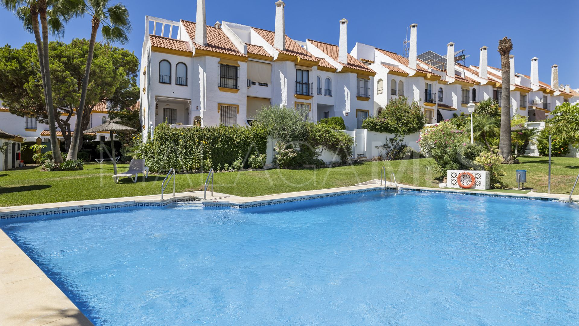 Adosado de 4 bedrooms for sale in Estepona