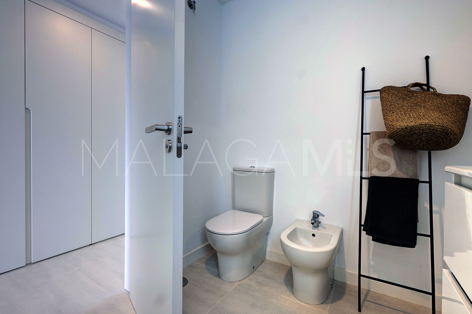 Buy Estepona 2 bedrooms ground floor apartment