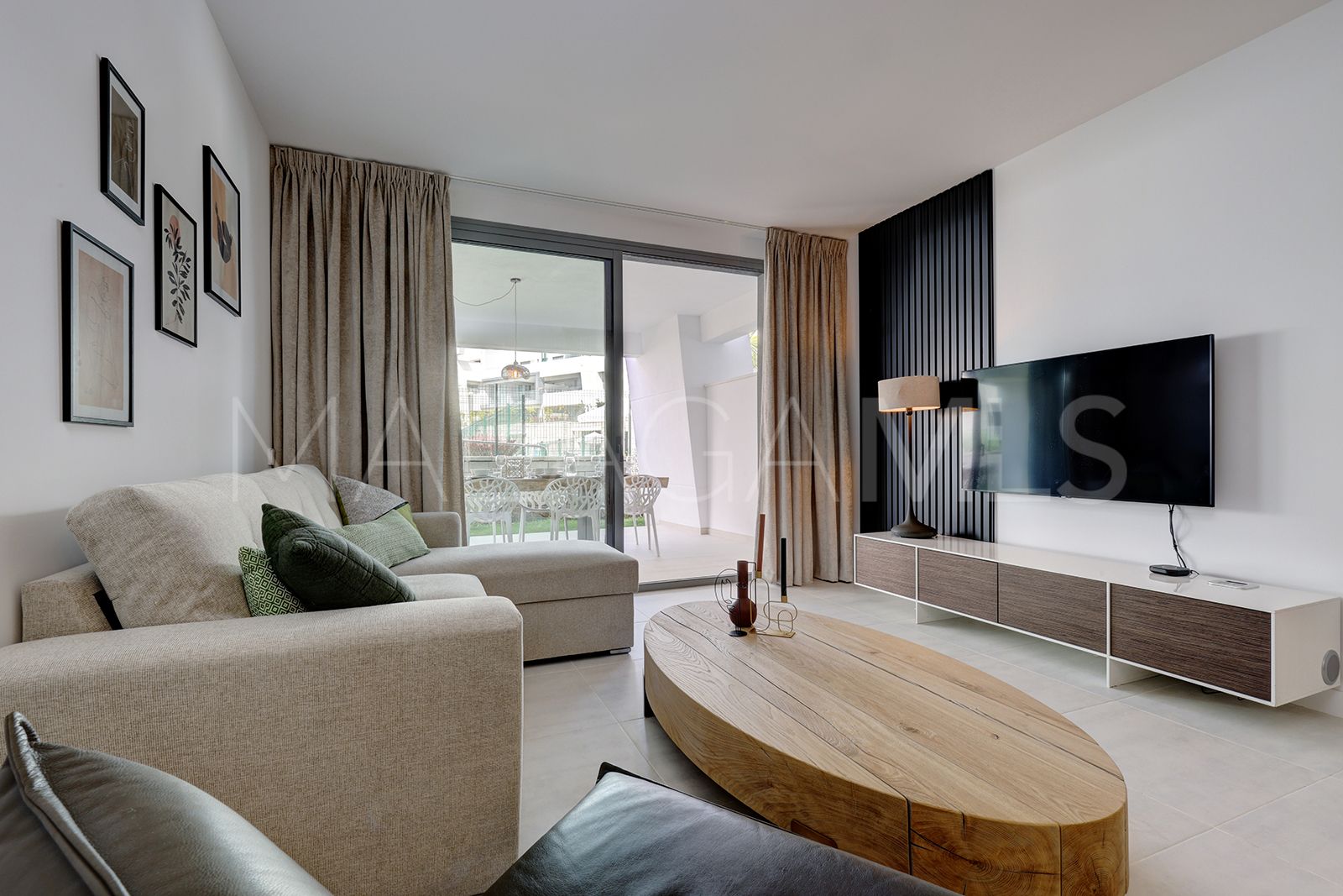 Buy Estepona 2 bedrooms ground floor apartment