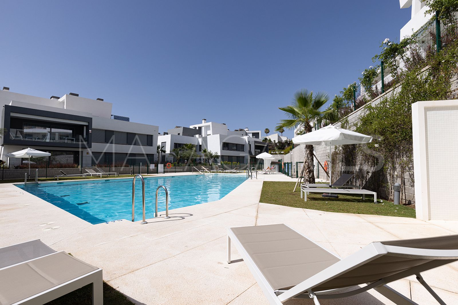 Buy Estepona 2 bedrooms ground floor apartment