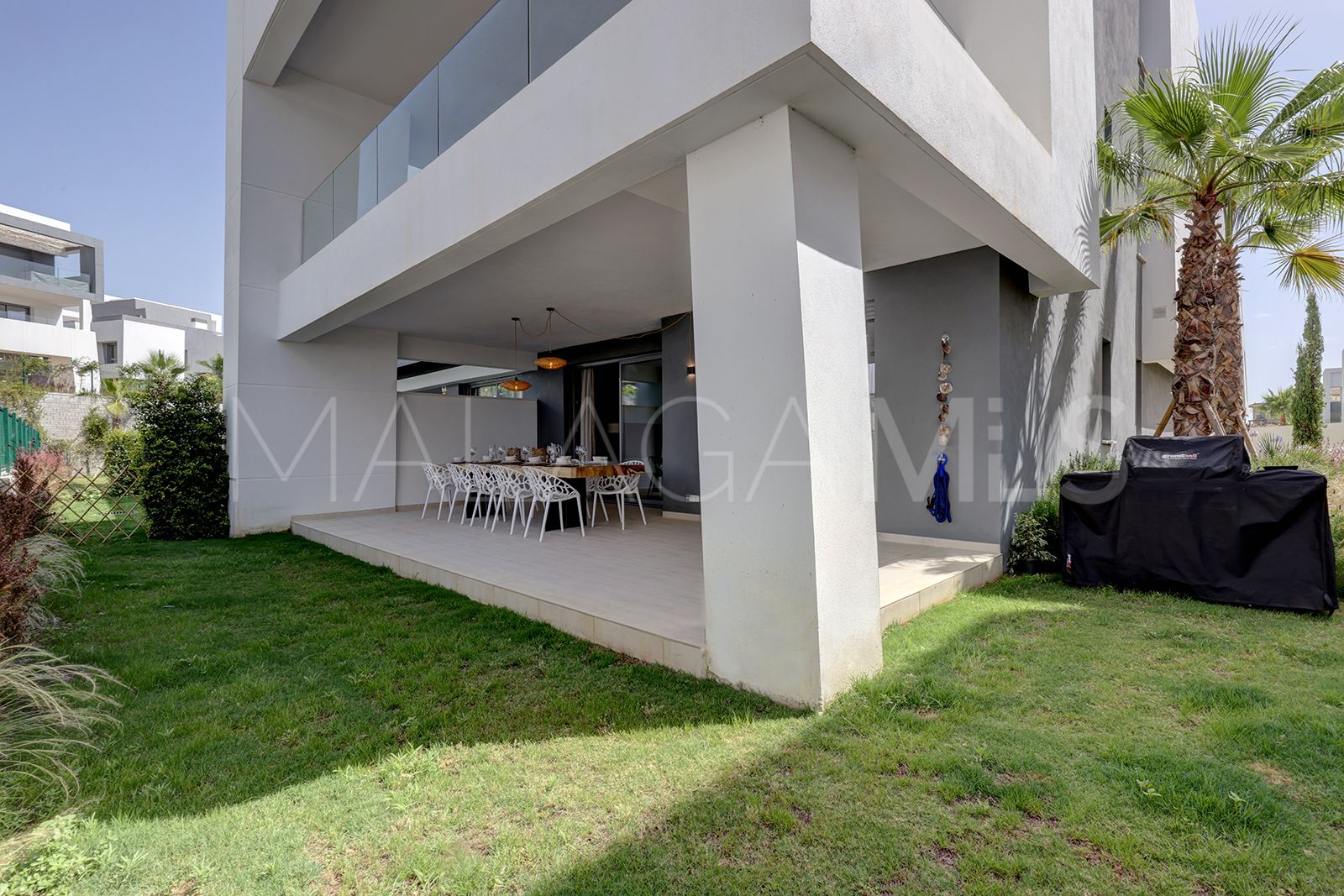 Buy Estepona 2 bedrooms ground floor apartment