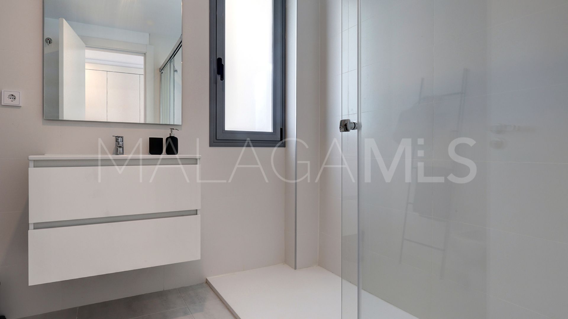 Buy Estepona 2 bedrooms ground floor apartment