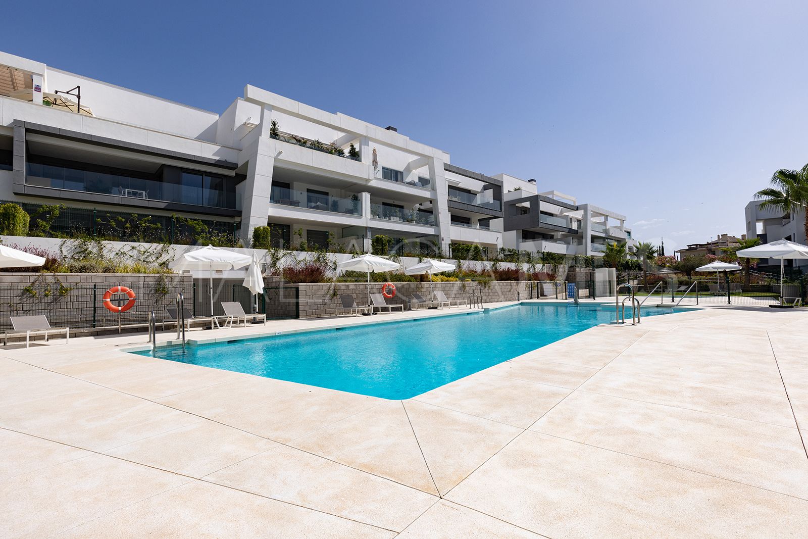 Buy Estepona 2 bedrooms ground floor apartment