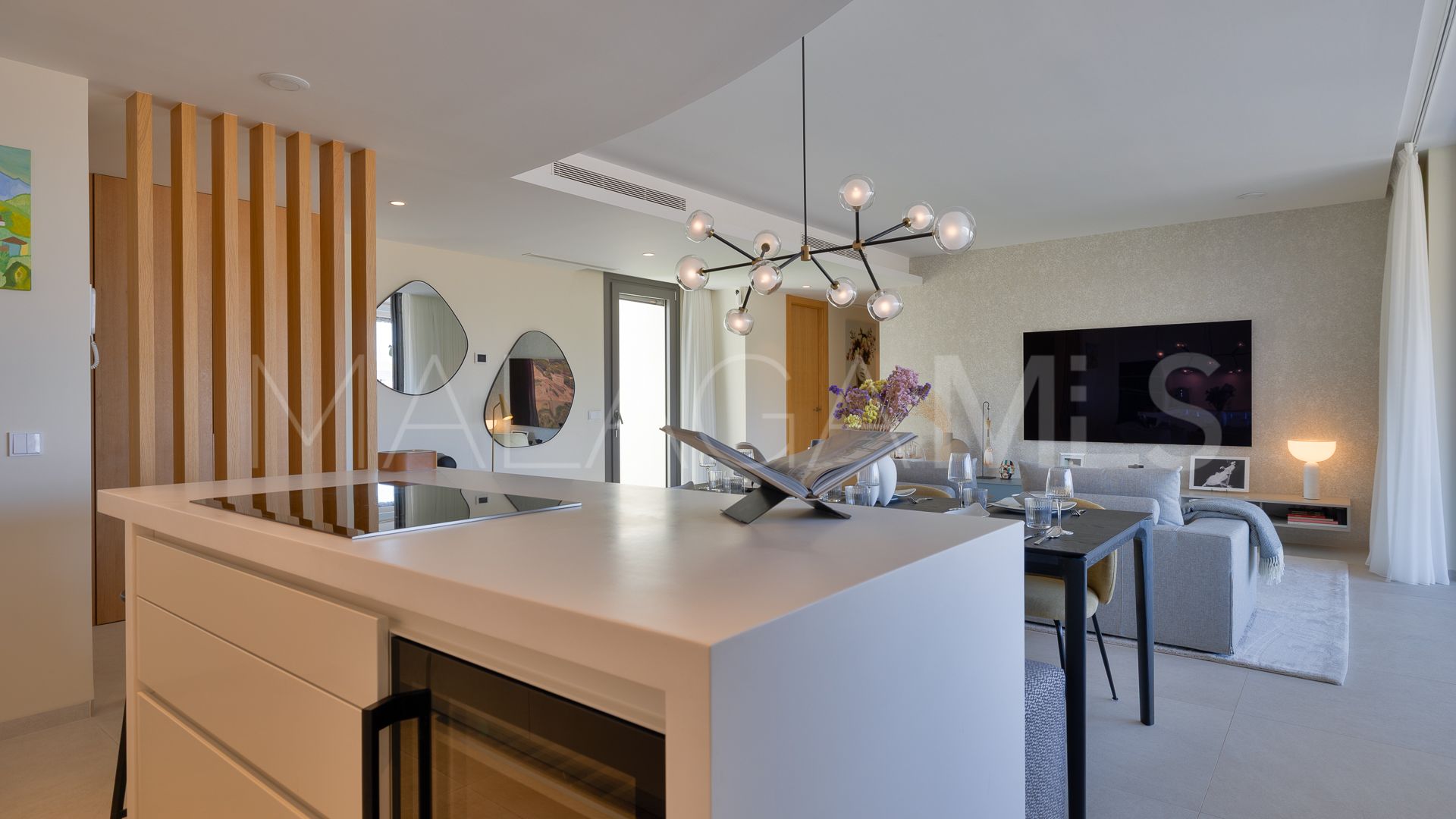 For sale ground floor apartment in Benahavis with 3 bedrooms