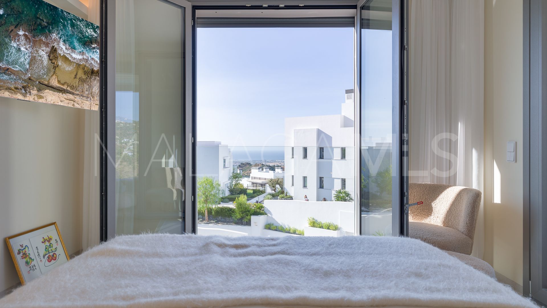 For sale ground floor apartment in Benahavis with 3 bedrooms