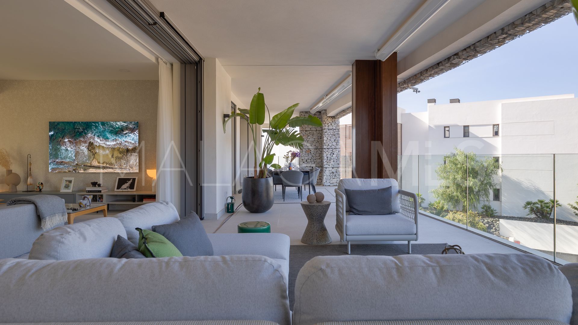 For sale ground floor apartment in Benahavis with 3 bedrooms