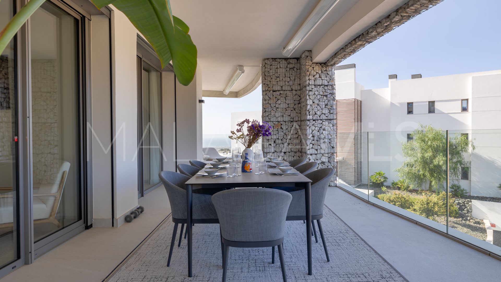 For sale ground floor apartment in Benahavis with 3 bedrooms