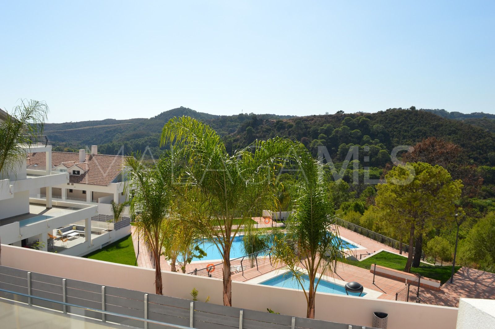 Buy apartment in Estepona