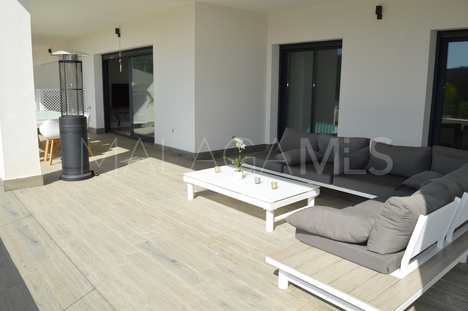 Buy apartment in Estepona