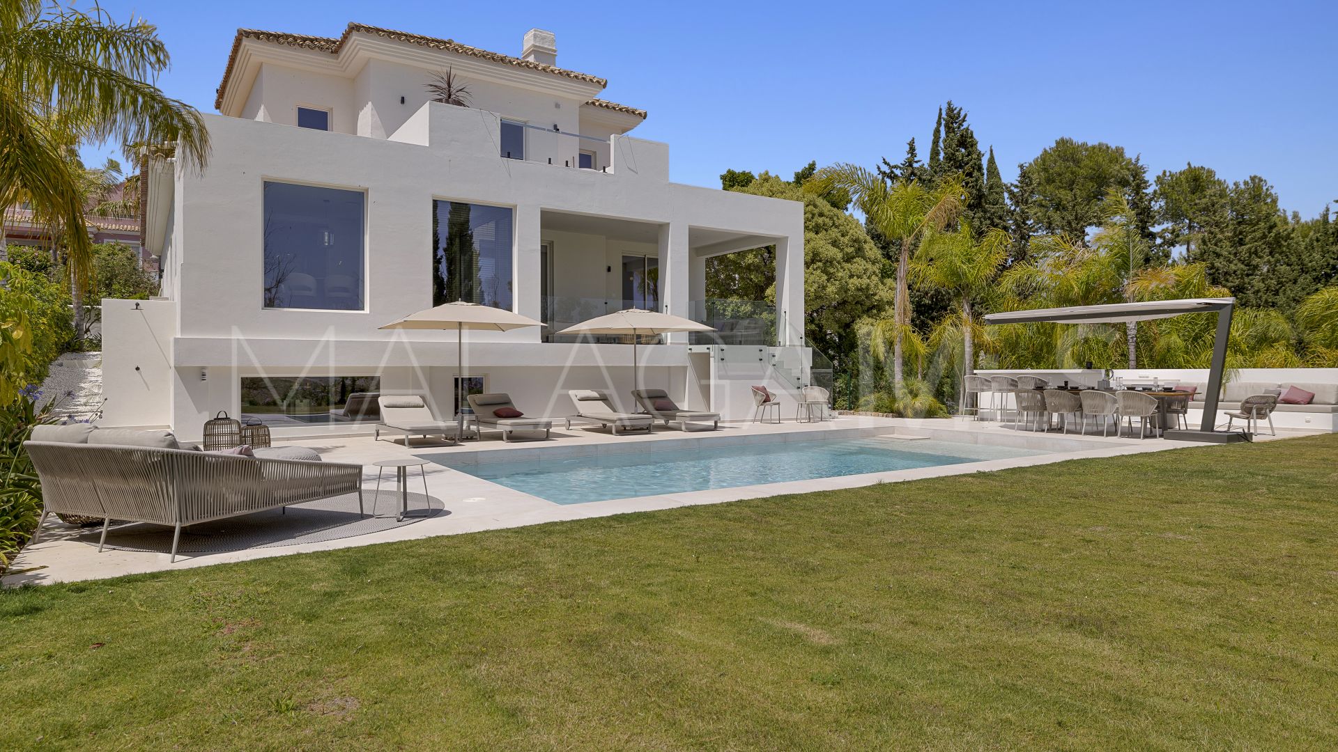 Villa for sale in Benahavis