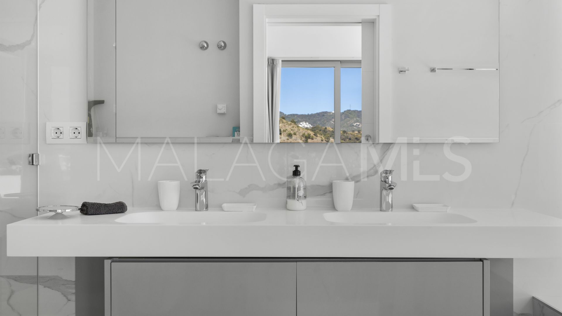 Villa for sale in Benahavis