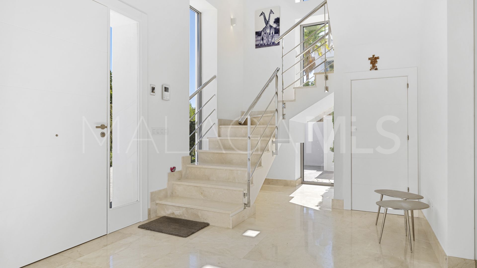 Villa for sale in Benahavis