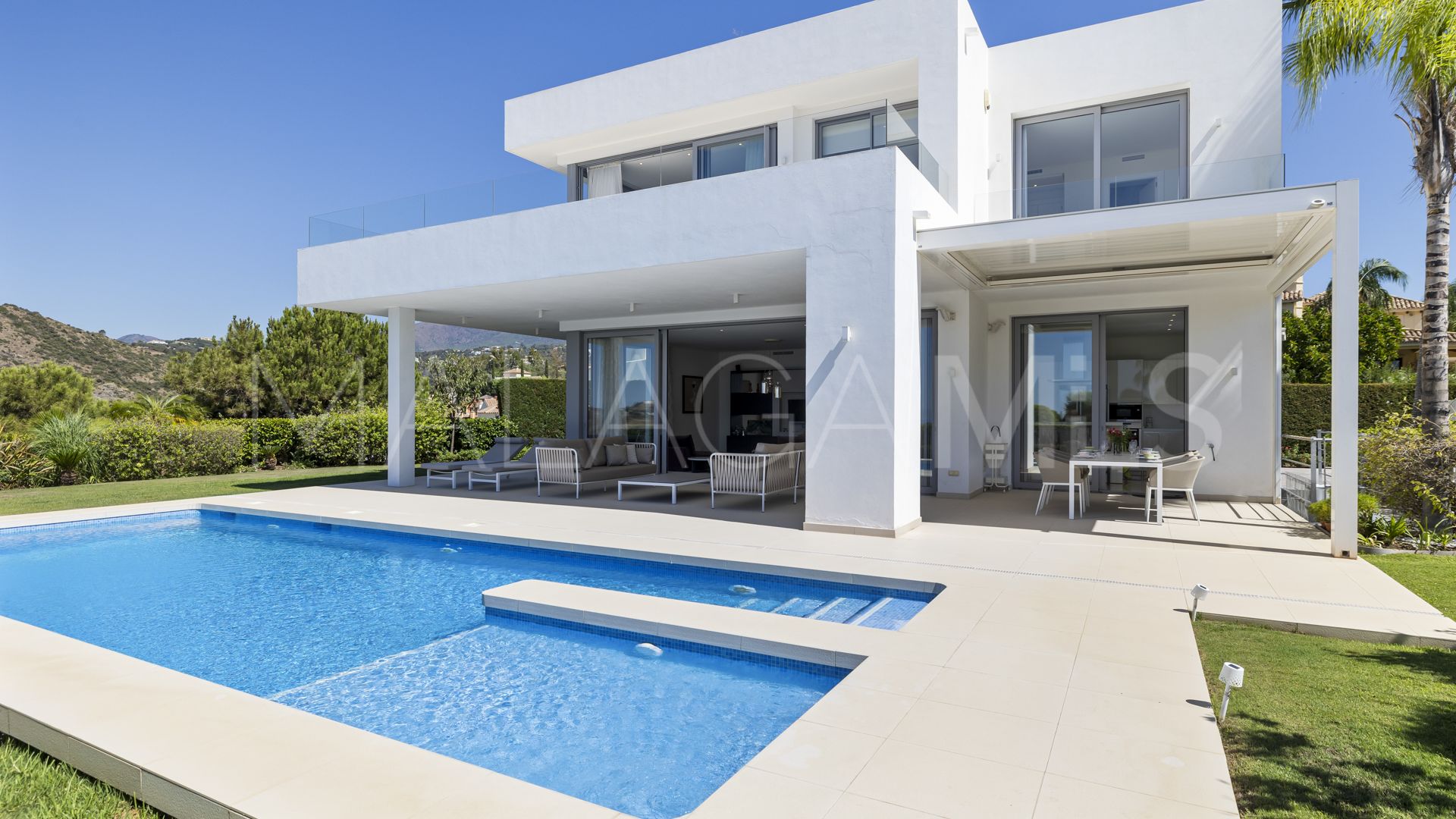 Villa for sale in Benahavis