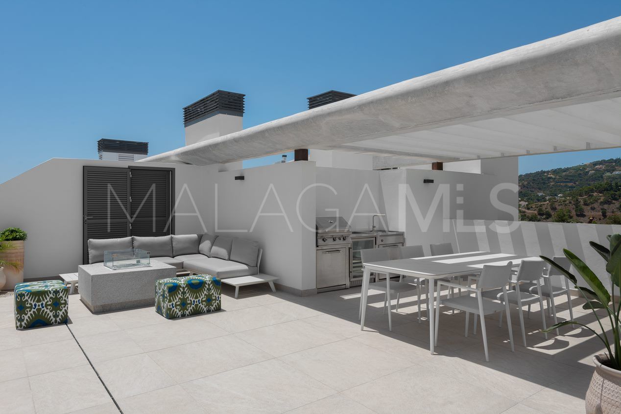 For sale penthouse in Benahavis