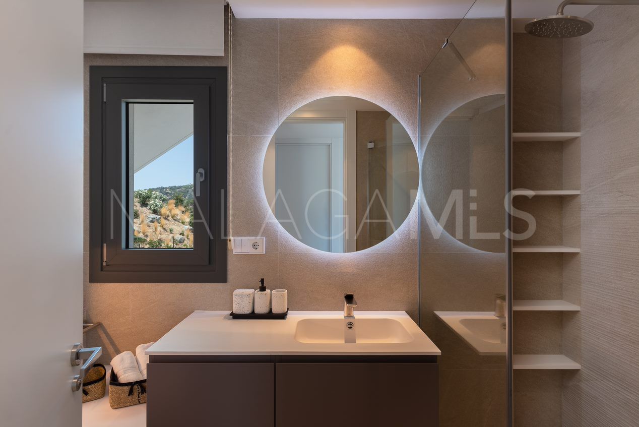 For sale penthouse in Benahavis