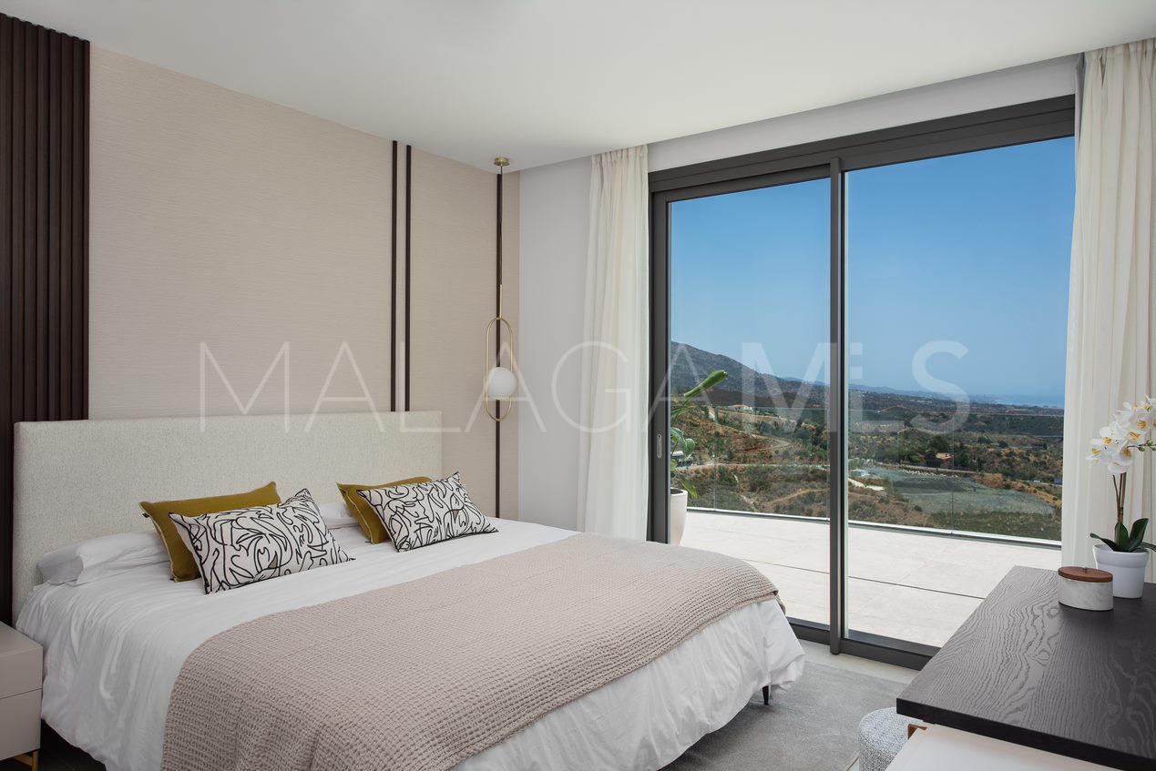 For sale penthouse in Benahavis