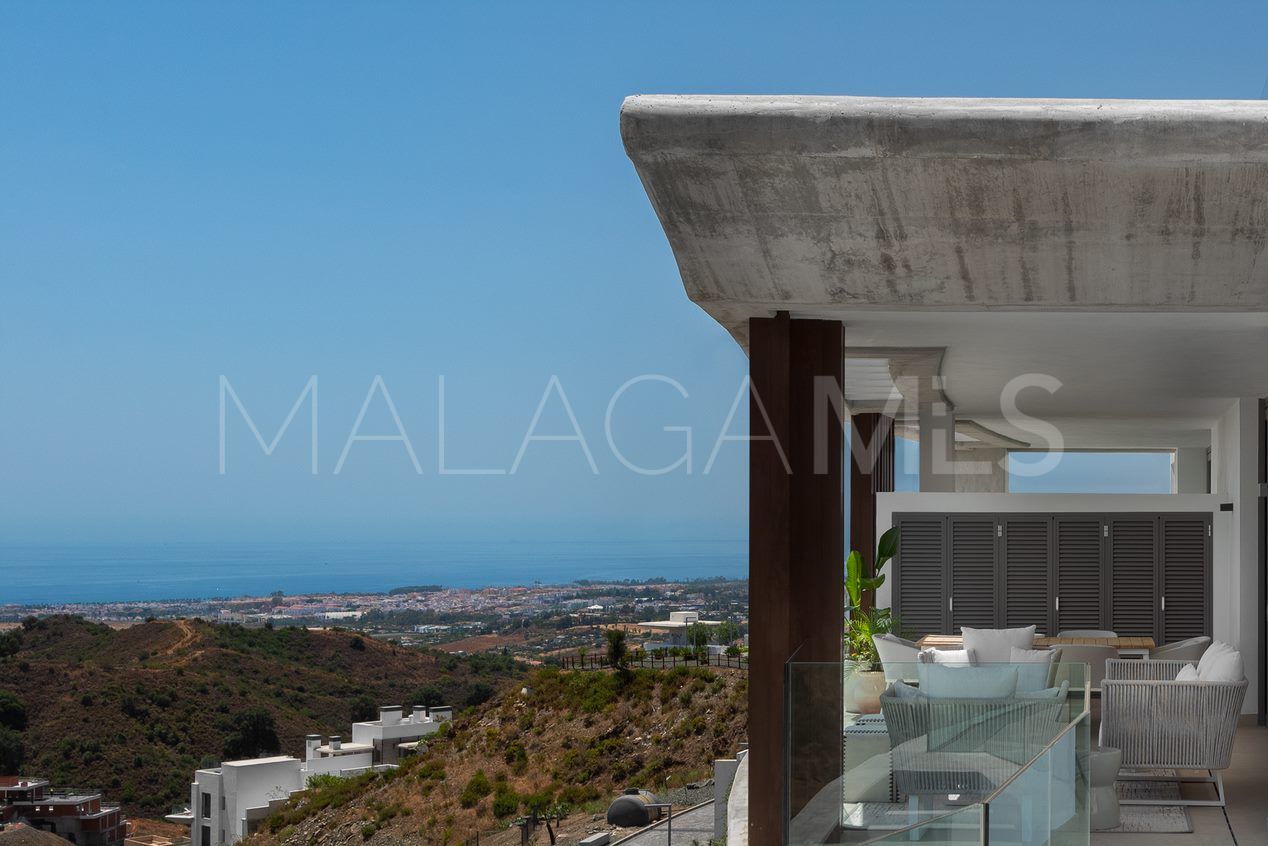 For sale penthouse in Benahavis